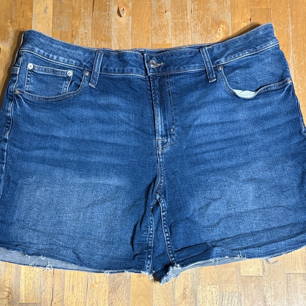 GAP Women's Dark Blue Denim 5” shorts
